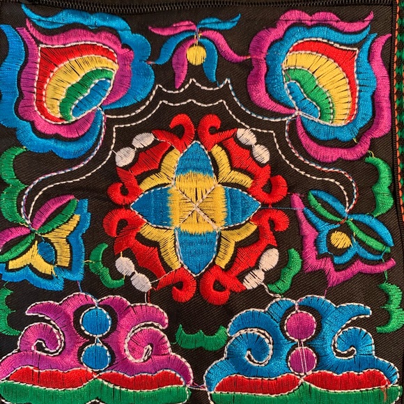 NEW ITEM Colorful Thailand Made Shoulder Handbag. - Picture 5 of 8